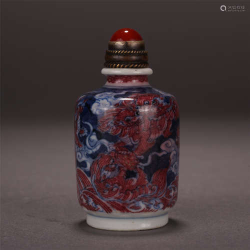 CHINESE PORCELAIN BLUE AND WHITE RED UNDER GLAZE SNUFF BOTTLE