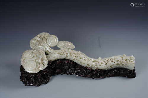 CHINESE WHITE JADE LINGCHI RUYI SCEPTER ON ROSEWOOD STAND