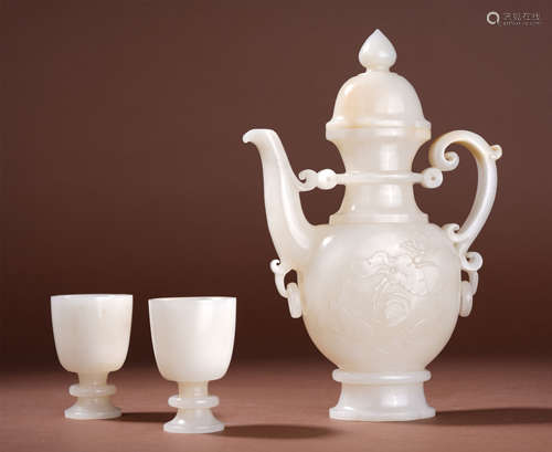 CHINESE WHITE JADE WINE KETTLE WITH TWO CUPS