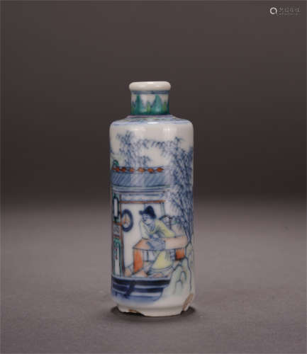 CHINESE PORCELAIN BLUE AND WHTIE DOUCAI FIGURES SNUFF BOTTLE