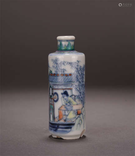 CHINESE PORCELAIN BLUE AND WHTIE DOUCAI FIGURES SNUFF BOTTLE