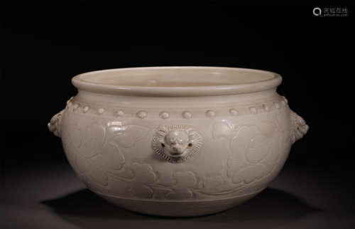 CHINESE PORCELAIN WHITE GLAZE LION HEADS ROUND CENSER