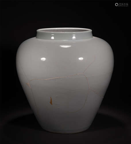 CHINESE PORCELAIN WHITE GLAZE WATER JAR