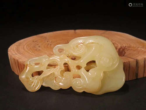 HETIAN JADE RUYI SCULPTURE