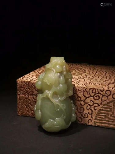 HETIAN JADE GOURD-SHAPE SNUFF BOTTLE