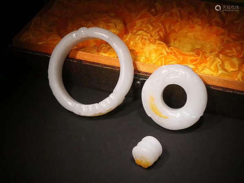 HETIAN JADE BANGLE SET