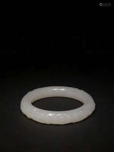 HETIAN JADE BANGLE WITH DRAGON PATTERN