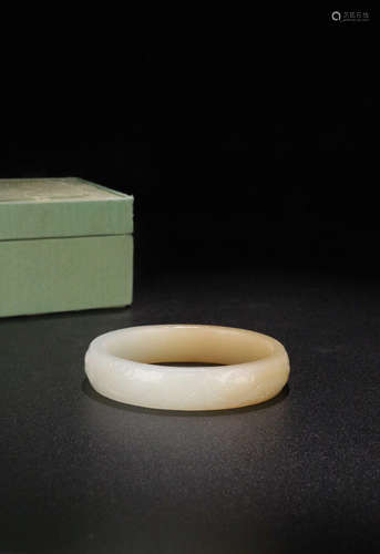 A HETIAN JADE BANGLE WITH PHEONIX&DRAGON PATTERN CARVING