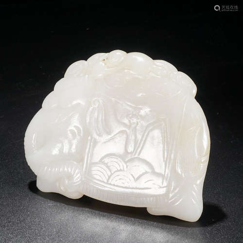 A HETIAN JADE PENDANT OF ELEPHANT SHAPED