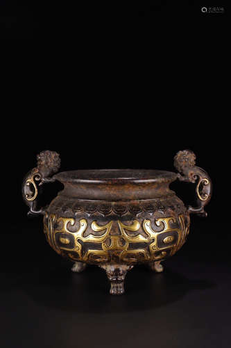 A GILT BRONZE CENSER OF LION SHAPED EAR