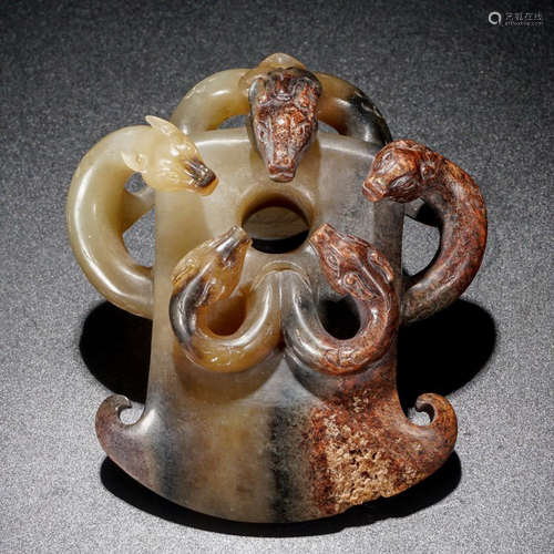 A OLD HETIAN JADE ORNAMENT WITH DRAGON SHAPED