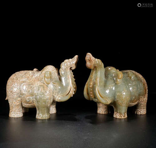 A PAIR OF HETIAN JADE ELEPHANT ORNAMENT