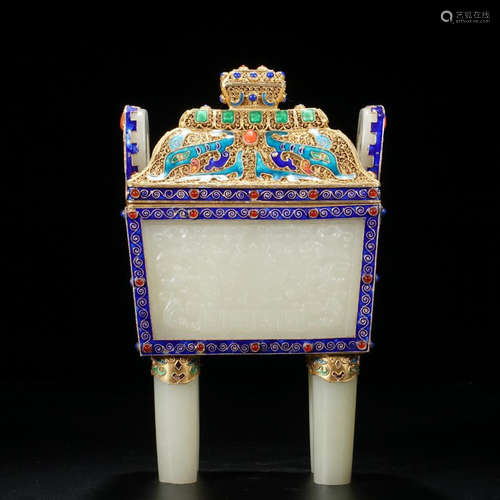 A HETIAN JADE ORNAMENT EMBEDED CLOISONNE