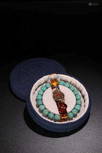 AN AMAZONITE BRACLET