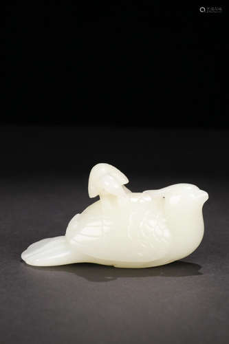 A HETIAN JADE AUSPICIOUS BIRD ORNAMENT