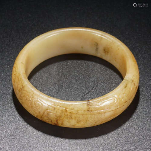 A HETIAN JADE BANGLE OF CLOUD CARVING