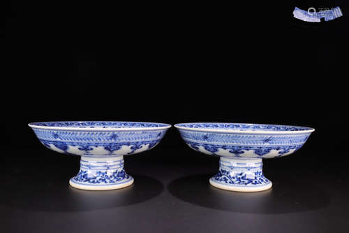 PAIR OF BLUE&WHITE PLATES OF FLORAL PAINTING