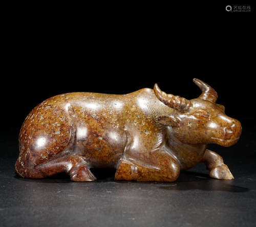 A HETIAN JADE BULL SHAPED ORNAMENT