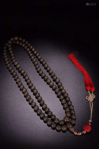 A CHENXIANG WOOD ROSARY OF 108 BEADS