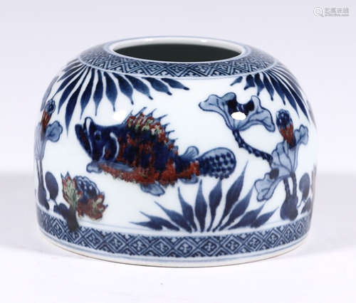 FU MENG TANG MARK WHITE & BLUE GLAZE RED FISH PATTERN WASHER