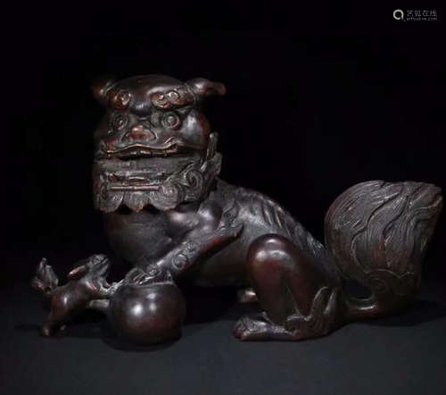 CHENXIANG CARVED LION ORNAMENT