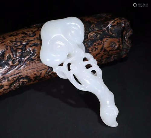 WHITE HETIAN JADE LINGZHI PIECE