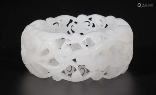 HETIAN JADE WARP FLOWER PATTERN BANGLE