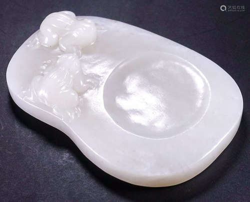 A HETIAN JADE CARVED FROG PATTERN INK SLAB