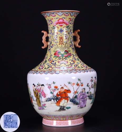 A FAMILLE ROSE GLAZE FIGURE PATTERN VASE