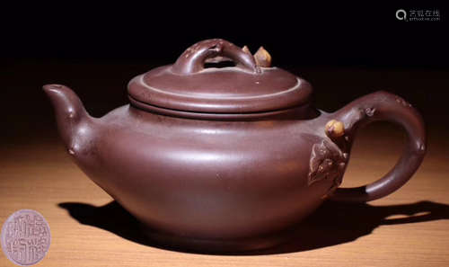 A ZISHA CARVED LOTUS FLOWER PATTERN TEA POT