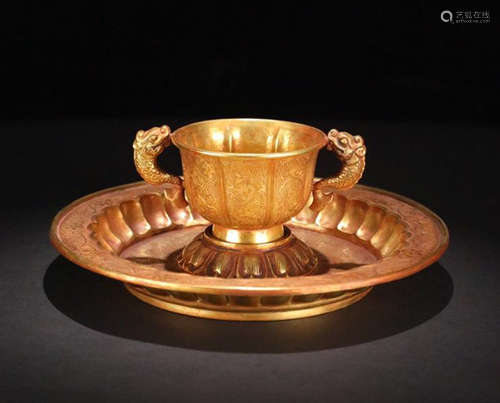 A GILT BRONZE CASTED WRAPPED FLOWER PATTERN CUP