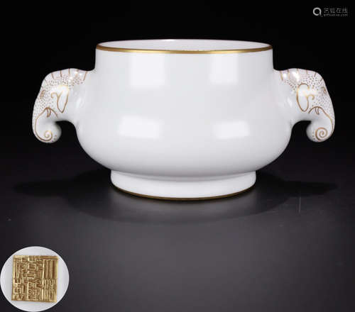 A WHITE GLAZE DOUBLE EAR CENSER