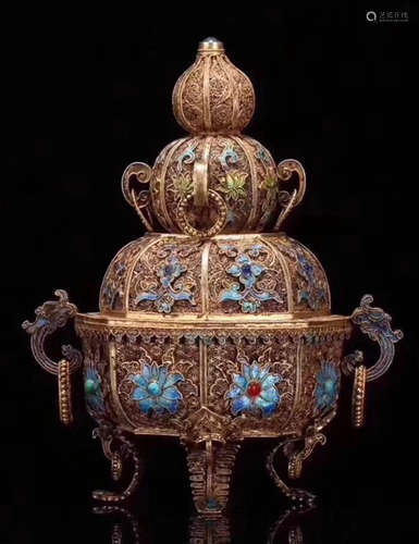 A GILT FILIGREE SILVER FLOWER PATTERN CENSER