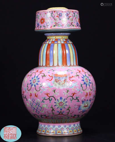 A FAMILLE ROSE GLAZE FLOWER PATTERN VASE