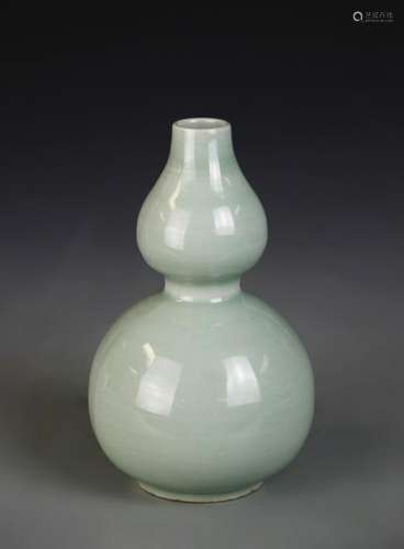 Chinese Longquan Yao Gourd Vase