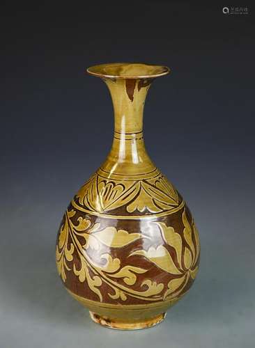 Chinese Hutian Yao Yuhuchunping Vase