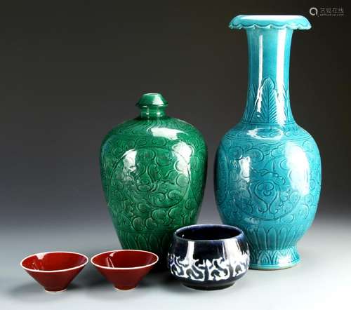 Five Chinese Porcelain Items