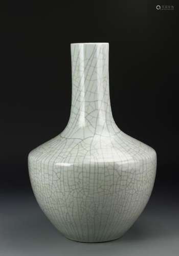 Chinese Ge Yao Vase