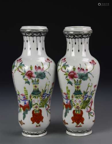 Chinese A Pair Of Famille Rose Vases