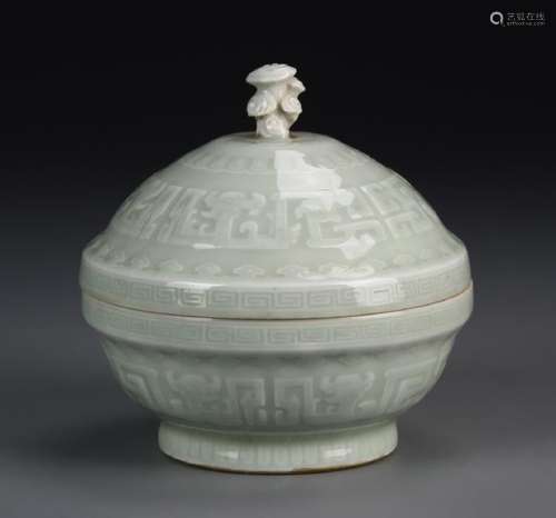 Chinese Celadon Glaze Bowl With Cover