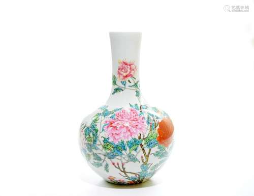 Fine Chinese Famille Rose Vase