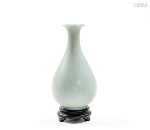 Very Fine Chinese Ru-Type Porcelain Vase