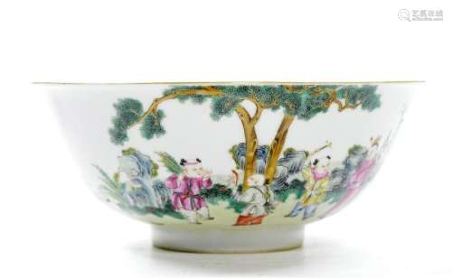Large and Fine Chinese Famille Rose Bowl