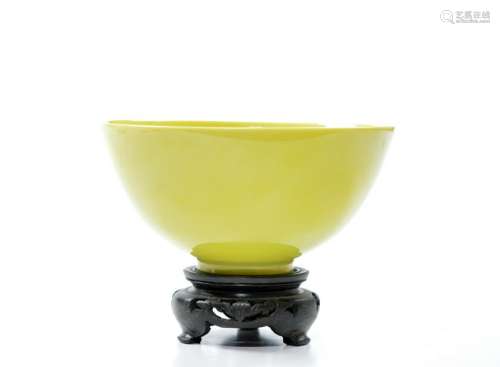 Fine Chinese Yellow-Enamel Porcelain Bowl