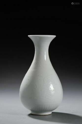 Chinese White Glazed Yuhuchunping Vase