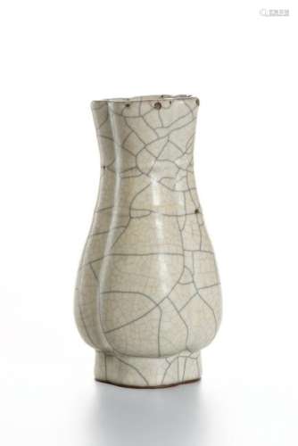 Chinese Ko-Type Quatre-Lobed Bottle Vase