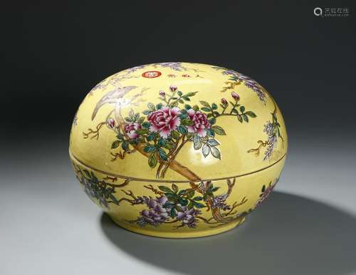 Chinese Yellow-Ground Famille Rose 'Dayazhai' Box