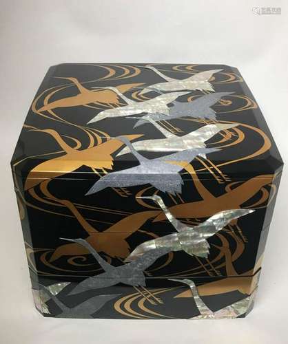 Stunning Japanese Lacquer Box