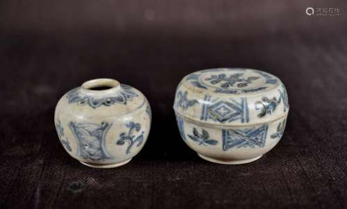 Two Chinese Blue White Porcelain Box and Urn