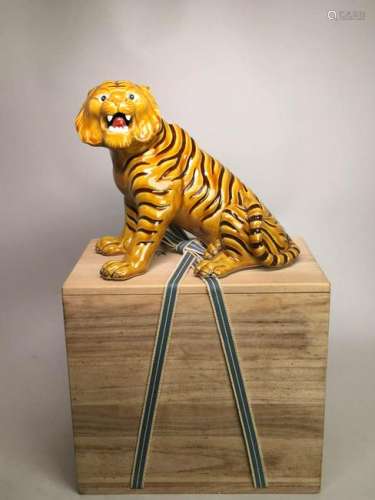 Japanese Kutani Porcelain Tiger - Presentation Wood